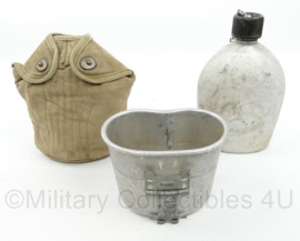 WO2 US Army veldfles set - RVS fles uit 1944, RVS beker uit 1944 en khaki hoes - origineel