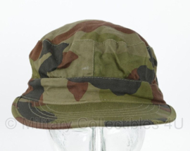 Leger pet Woodland camo - maat Medium - origineel