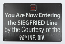 Metalen plaat You are Now Entering The Siegfried Line by the Courtesy of the 90th Inf. Div. - 30 x 20 cm.