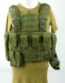 TT Tasmanian Tiger TT Chest Rig met droppouch, double pistol mag pouch, 4 M4 mag pouches en 2 utility pouches - gedragen - origineel