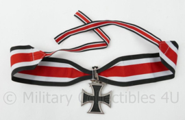 WO2 Duits Ridderkruis met Eichenlaub, zwaarden en lint - gestempeld  - replica