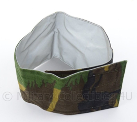 KL Landmacht woodland armband omkeerbaar - reflectie en woodland -Reflectie armband  gebruikt - afmeting 49 x 10 cm - origineel