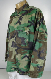 Korps Mariniers uniform jas woodland - vorig model met groene schouderstukken - maat Medium-Long = 8090/9404 - origineel
