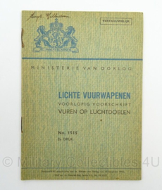 MVO Chef der Generalen Staf  Voorschrift nr. 1515 uit 1947 Lichte Vuurwapenen - afmeting 12 x 17 cm - origineel