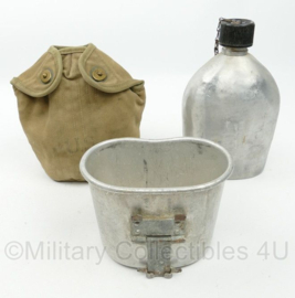 WO2 US Army veldfles set - aluminium fles 1943, aluminium beker 1943 en khaki hoes 1943 - origineel