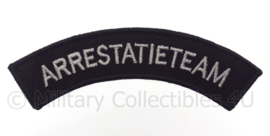 Nederlandse Politie  Arrestatieteam straatnaam embleem -  met klittenband - afmeting 15 x 5 cm