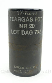 Defensie Teargas Pot Nr. 20 koker - zonder inhoud - 14 cm hoog - origineel