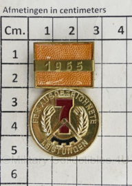 DDR NVA medaille für ausgezeichnete Leistungen 1965 in doosje - origineel