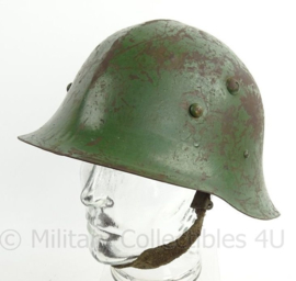 WO2 Bulgaarse M36 helm Type B met WO2 liner - met kinriem - maat 58 - origineel