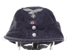 Duitse M43 pet Luftwaffe  officier graublau / BLAUW - MET insignes  - meerdere maten - replica