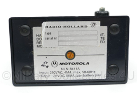 Vintage Motorola NLN 8411A met lader - 11,5 x 7 x 13 cm - gebruikt - origineel