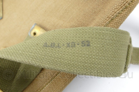 WO2 Britse pukkel P37 Smallpack met L straps Khaki met messing gespen  - origineel