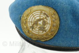 VN UN United nations Baret met custom metaaldraad embleem - maat 56 - origineel