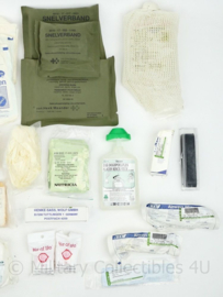 KL Defensie rubberized tas geneeskundige dienst met volledige inhoud - 21 x 28 x 11 cm - licht gebruikt - origineel