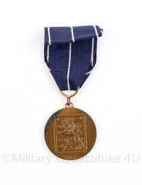 WO2 Finse leger herinneringsmedaille 1941 1945 Isanmaa Finland WW2 Continuation War Commemorative Medal ISÄNMAA 1941 1945 - diameter 3 cm -origineel