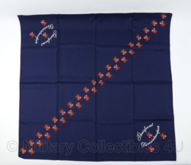 Defensie Thuisfront Divisietroepen 1e divisie 7 december halsdoek - 77 x 75 cm - nieuw in verpakking - origineel