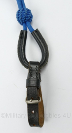 KMAR Koninklijke Marechaussee pistoolkoord blauw met leder - 104 x 4 cm - topstaat - origineel