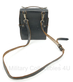 WO2 Duits DRK Deutsches Rotes Kreuz Sanitäter tas zwart leder - 18 x 8 x 22 cm - replica