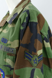 US Air Force Woodland  20th Intelligence Squadron uniform - rang Airman -  medium regular - origineel