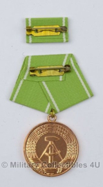 DDR medaille voor uitstekende dienst Binnenlandse zaken inclusief doosje - ter decoratie - origineel