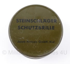 BW Bundeswehr Steinschlager Schutzbrille in blik - tegen steenslag rondom landingsbaan - 10 x 6,5 cm - gebruikt - origineel