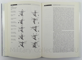 Boek Mc Aleese's Fighting Manual - afmeting 25,5 x 18 cm - origineel