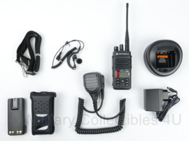 Motorola DP2600e UHF Digitale Portofoon met 2 stuks 3000mAh accus, lader, microfoon  en tas - NIEUW