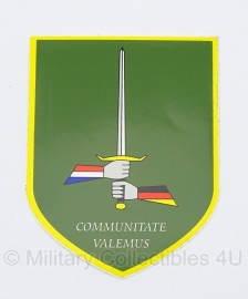 Sticker Duitse-Nederlands Korps 1 (German/Netherlands) Corps Communitate Valemus 9 x 7 cm. - origineel
