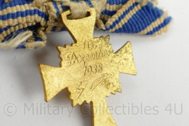 WO2 Duits miniatuur Mutterkreuz im gold met lint - origineel