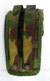 KL Nederlandse leger MOLLE Opbouwtas patroonmagazijn Diemaco Woodland camo met standaard sluiting - 10 x 8 x 19 cm - gebruikt - origineel