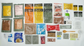 1 zak Nederlandse leger 24uurs rantsoenen Maaltijd zak 24 Hour Operationeel Rantsoen W(Pouch) + Warm Weer module - 4900 kcal - Best Before November 2025