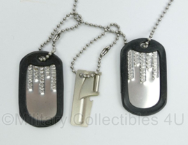 WO2 US Army  dogtag paar Anton H. Miller met silencers en blikopener - replica