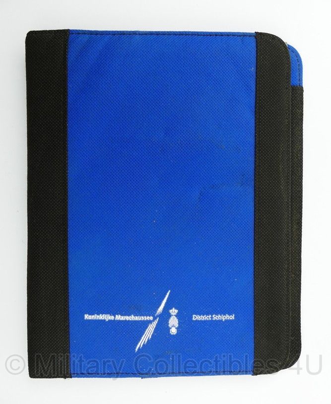 KMAR Marechaussee District Schiphol schrijfmap met pen - afmetingen 19 x ½ x 23½ cm - origineel