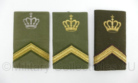 KL Nederlandse leger set van 3 enkele schouderstukken met kroon - origineel