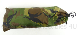 KL Landmacht woodland zeil shelter 1 pax noodonderkomen tarp - met haringen - ongebruikt - afmeting zeil 160 x 243 cm - origineel