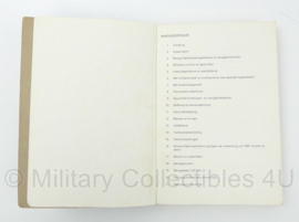 KL Nederlandse leger handboek voor de soldaat 1974 - 14 x 1,5 x 20 cm - origineel