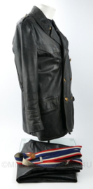 Vintage Nederlandse Brandweer lederen uniform set jas met broek met bretels - merk Kraaijer Kratex - maat 50 - gedragen - origineel