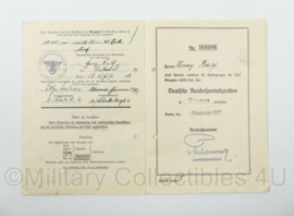 WO2 Duitse oorkonde boekje Flakregiment Deutsches Reichssportabzeichen DRL mit Ehrenurkunde Reichsjugendwettkampf van 1 persoon - 25,5 x 19 cm - origineel