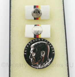 DDR NVA Dr. Theodor Neubauer Medaille silber - origineel