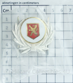 onbekend officiers pet insigne - nieuw in de verpakking - 5 x 4,5 cm - origineel