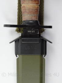 M4 bajonet M4 Bayonet met  M8 schede voor de M1 Carbine