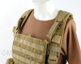 Warrior Assault Systems Chestrig met 5 mag pouches & 2 utility pouches Coyote - gedragen - origineel