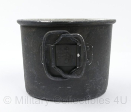 WO2 Duits model veldfles beker aluminium zwart - 10,5 x 6 x 8,5 cm - origineel naoorlogs