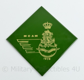 Wandbord tegeltje Defensie MCAM 1978  - Militaire Commissie voor Automobielen en Motorwedstrijden - 15,5 x 15,5 cm - origineel
