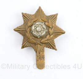 WO2 Britse cap badge Essex Regiment - Maker JR Gaunt Birmingham - 5 x 3,5 cm -  origineel