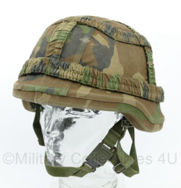 KMARNS Korps Mariniers M92 M95 composiet helm met parakinriem en Forest camo overtrek - maat Small - origineel