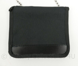 ID houder met halsketting - 12½ x 10½ x 1 cm - licht gebruikt