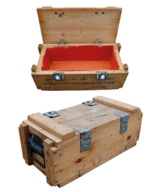 Houten Munitie kist met stalen handgrepen en sluitingen - 47 x 22 x 20 cm.  - origineel