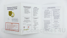 1 (German/Netherlands) Corps Explosive Ordnance Identification Guide documenten set - 14 x 10 cm - origineel