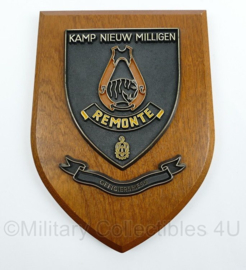 KL en KMAR wandbord - kamp Nieuw Milligen - Remonte officiersmess - afmeting 18 x 14,5 x 1,5 cm - origineel